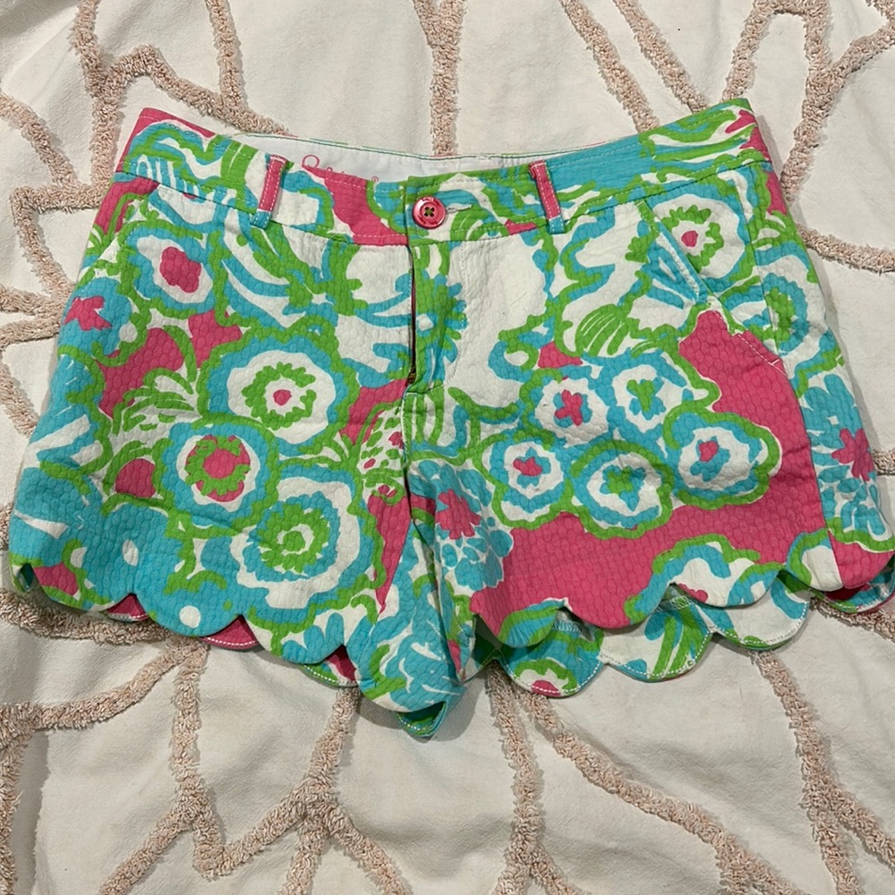 Lilly Pulitzer Size 4 Scalloped Shorts